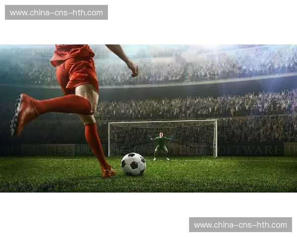 点球大战中球员紧张表情，压力下的心理博弈